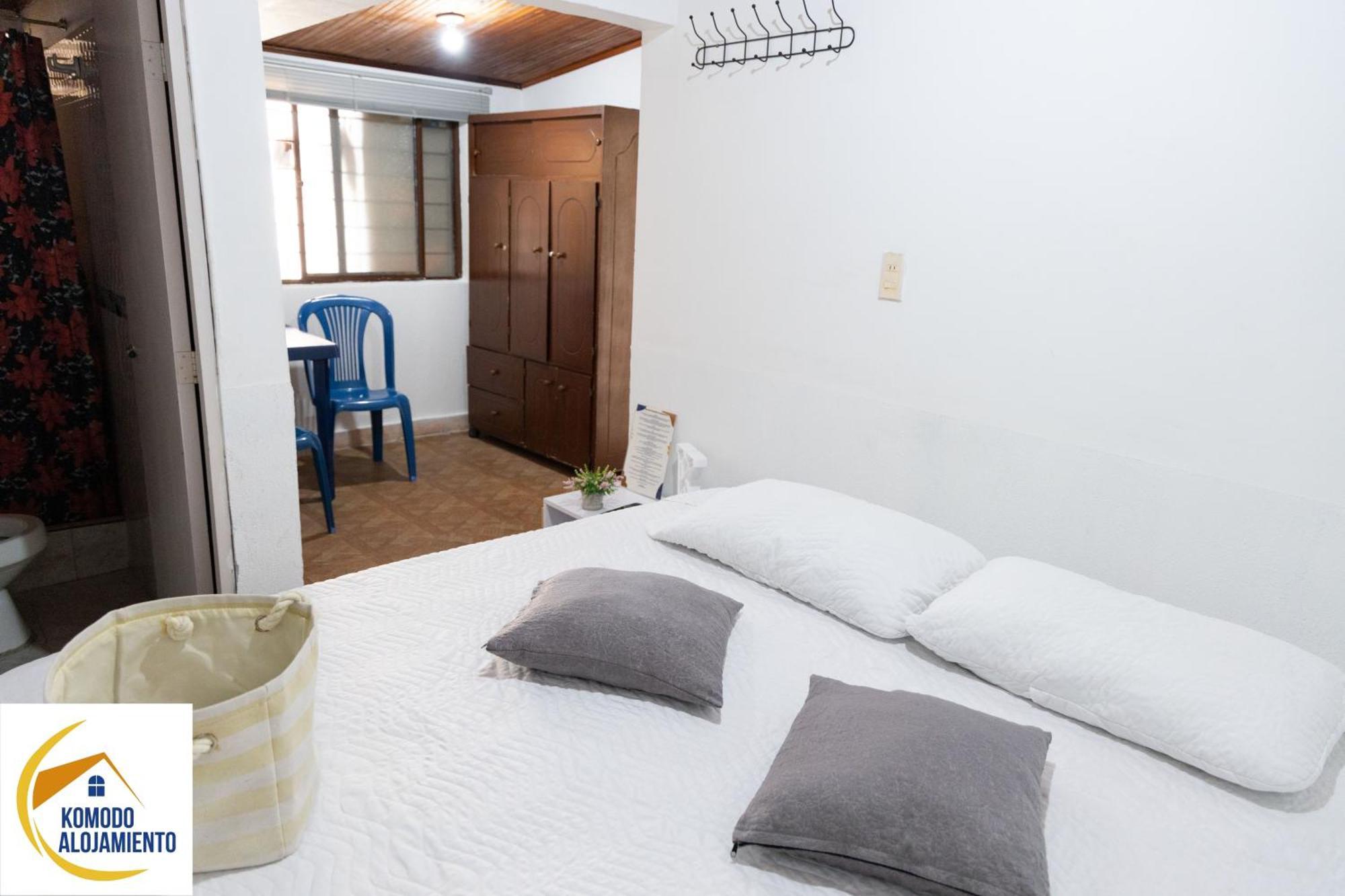 Komodo Alojamiento- Hostal Autoservicio - Ubicado Muy Cerca Al Centro Historico -Habitaciones Con Bano Privado, Wifi , Cama 2X2 Popayan Extérieur photo